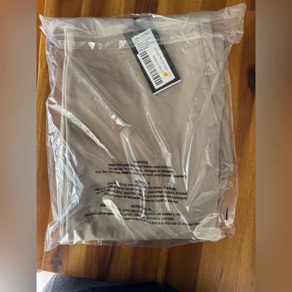 Men’s Rhone Commuter Pant Slim | New with Tags | Sz 33W - 31L | Khaki - Picture 6 of 7